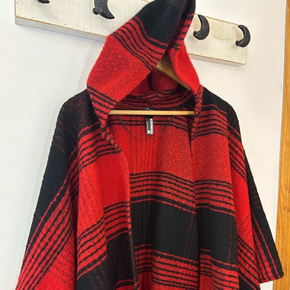 Express Red & Black Plaid Boucle Knit Hooded Open Front Poncho - Picture 7 of 7
